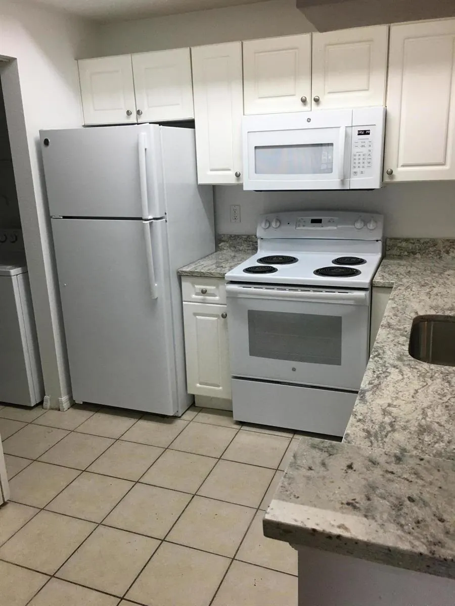 2801 SARENTO PLACE #302 Palm Beach Gardens, FL 33410