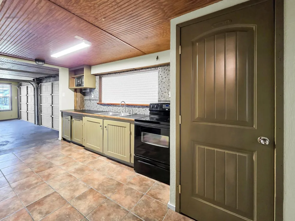 1208 Boyt Road Crystal Beach, TX 77650