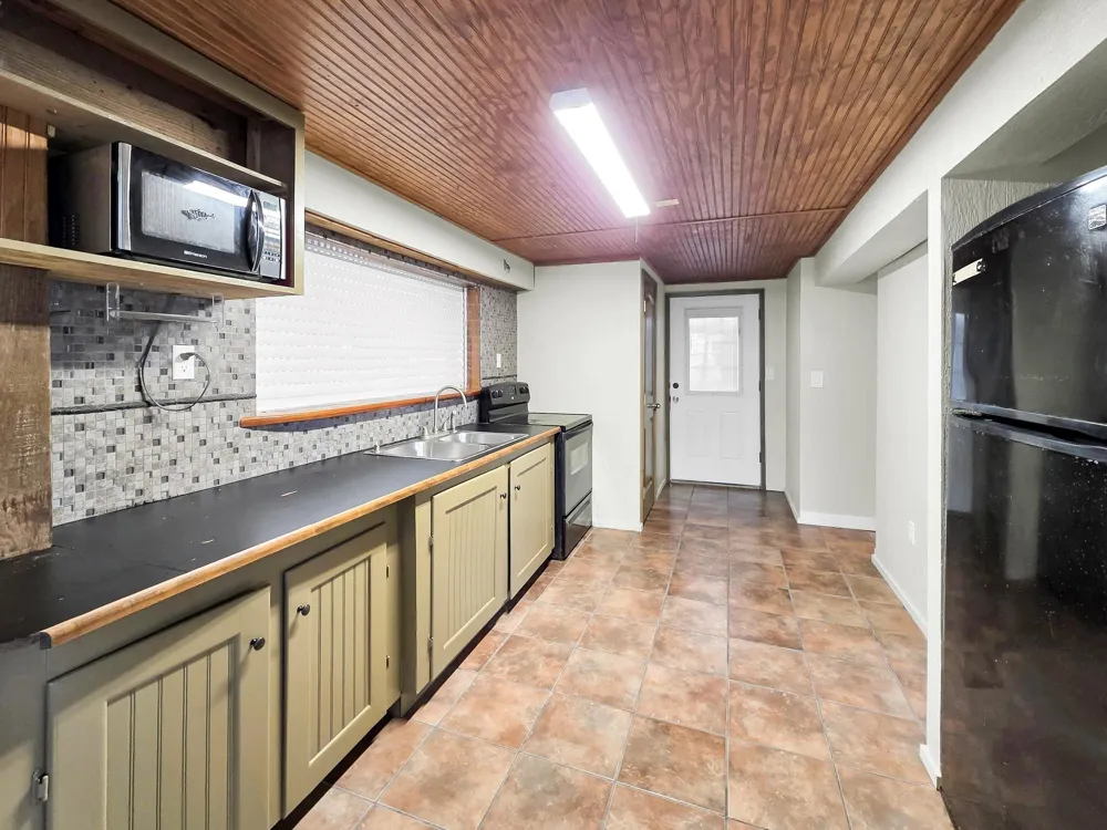 1208 Boyt Road Crystal Beach, TX 77650