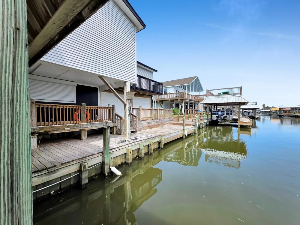 1208 Boyt Road Crystal Beach, TX 77650