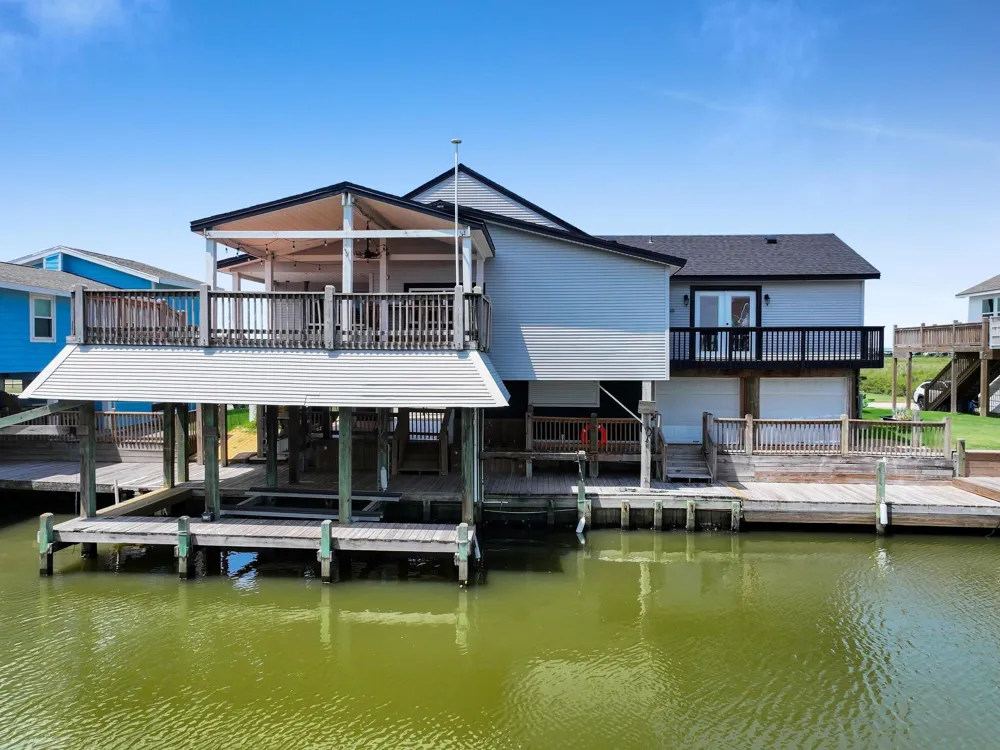 1208 Boyt Road Crystal Beach, TX 77650