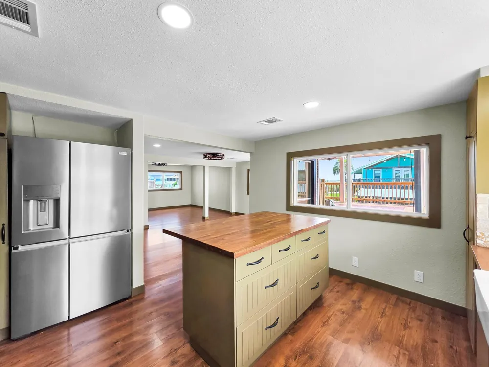 1208 Boyt Road Crystal Beach, TX 77650