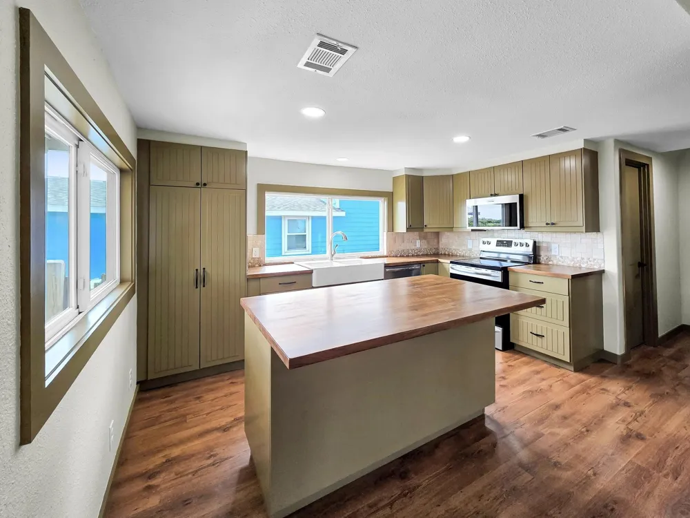 1208 Boyt Road Crystal Beach, TX 77650