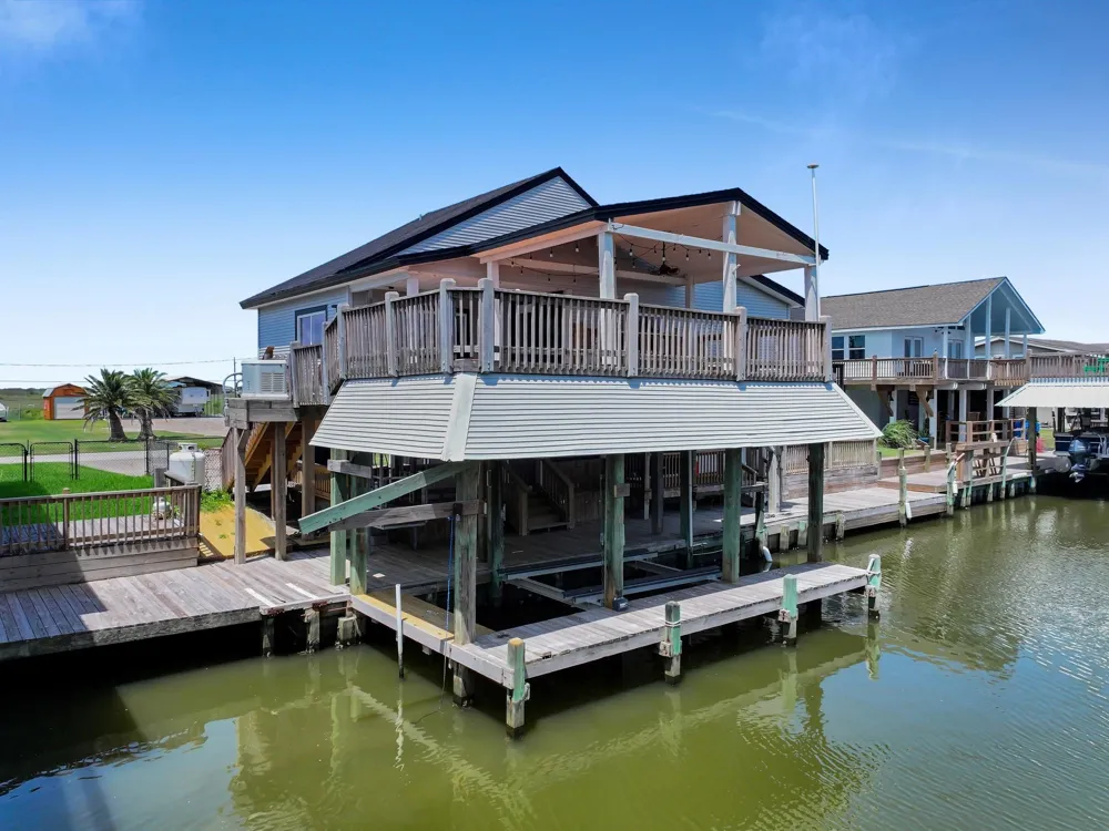 1208 Boyt Road Crystal Beach, TX 77650