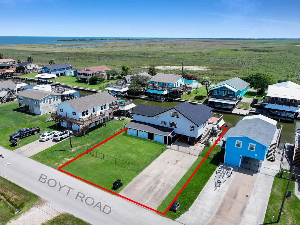1208 Boyt Road Crystal Beach, TX 77650
