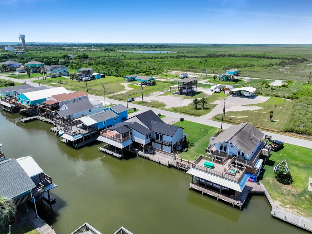 1208 Boyt Road Crystal Beach, TX 77650