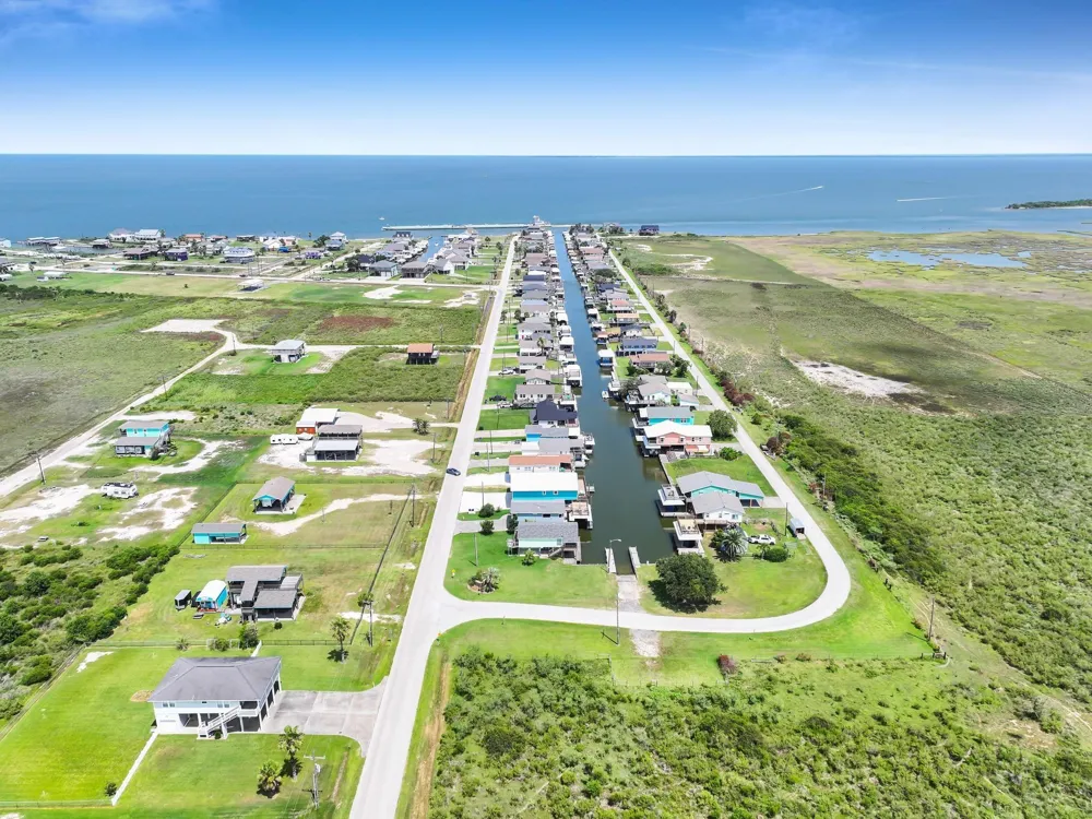 1208 Boyt Road Crystal Beach, TX 77650