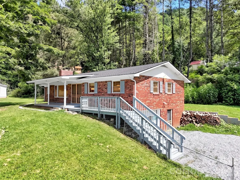 70 Iris Lane Canton, NC 28716