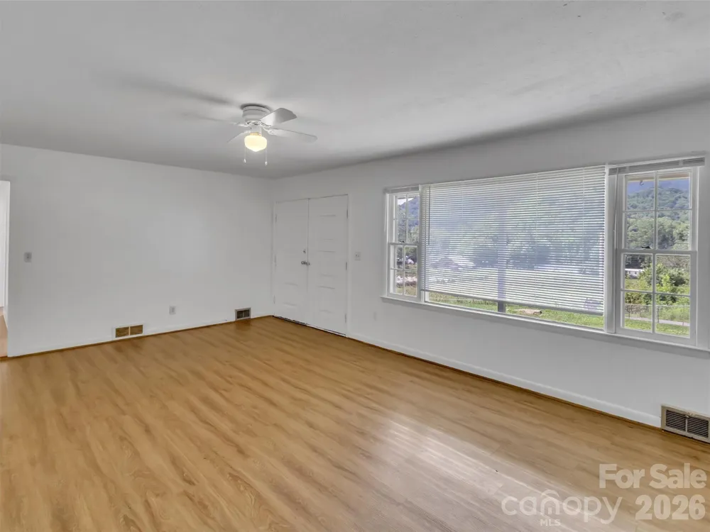 70 Iris Lane Canton, NC 28716