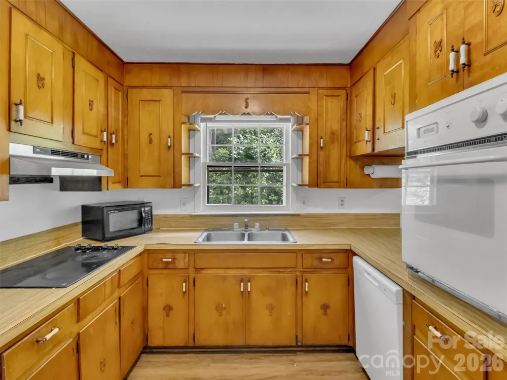70 Iris Lane Canton, NC 28716