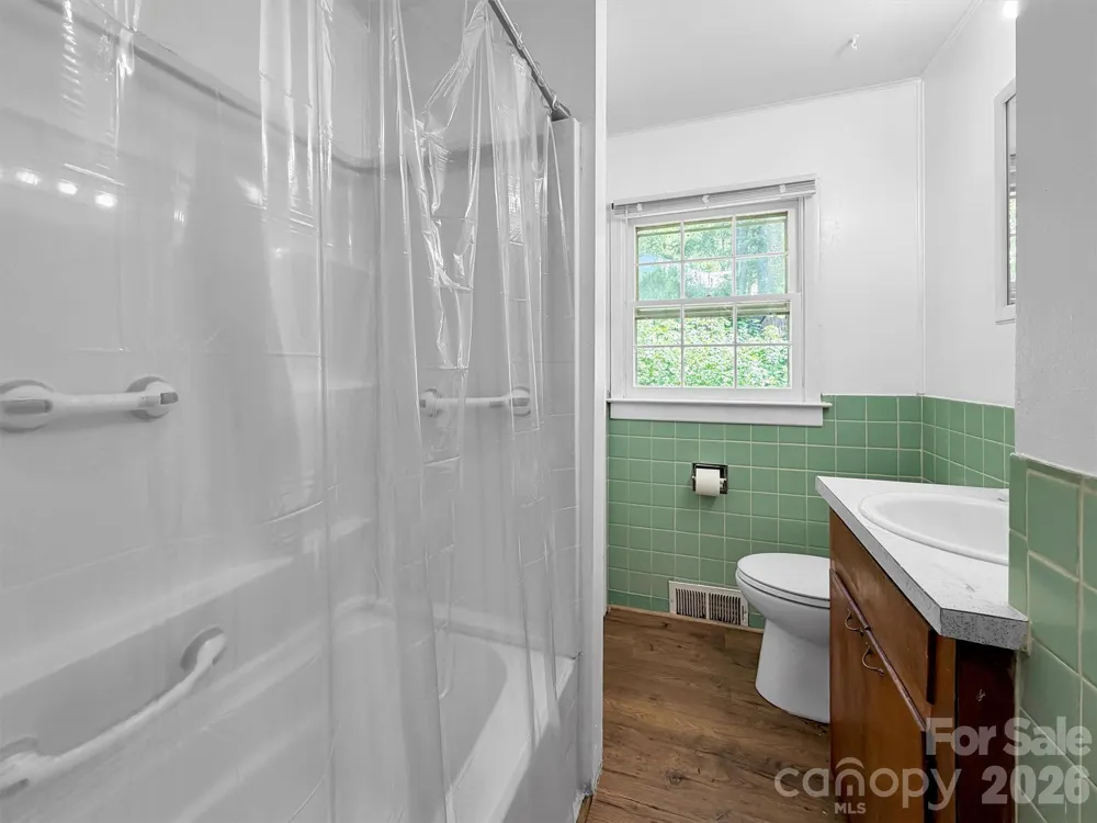 70 Iris Lane Canton, NC 28716