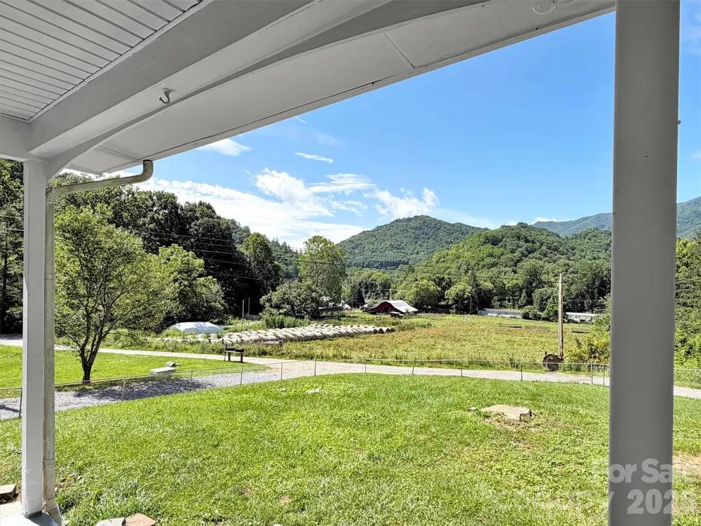 70 Iris Lane Canton, NC 28716