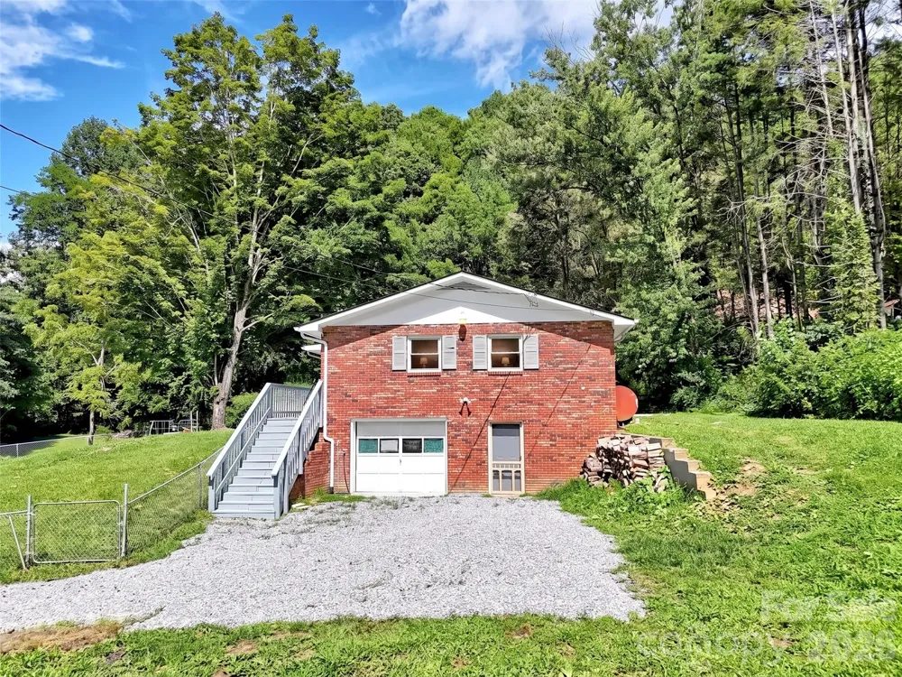 70 Iris Lane Canton, NC 28716