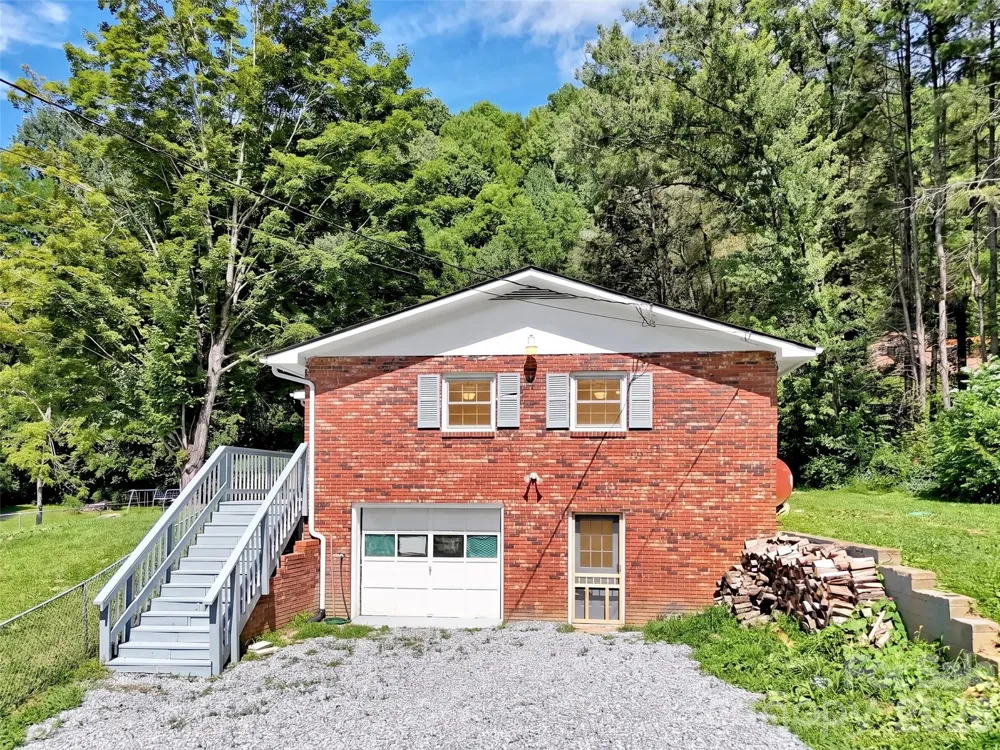 70 Iris Lane Canton, NC 28716