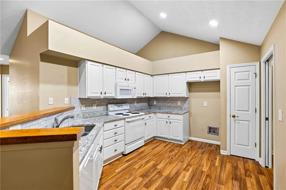 3783 Vineyards Lake Circle NW #21 Kennesaw, GA 30144