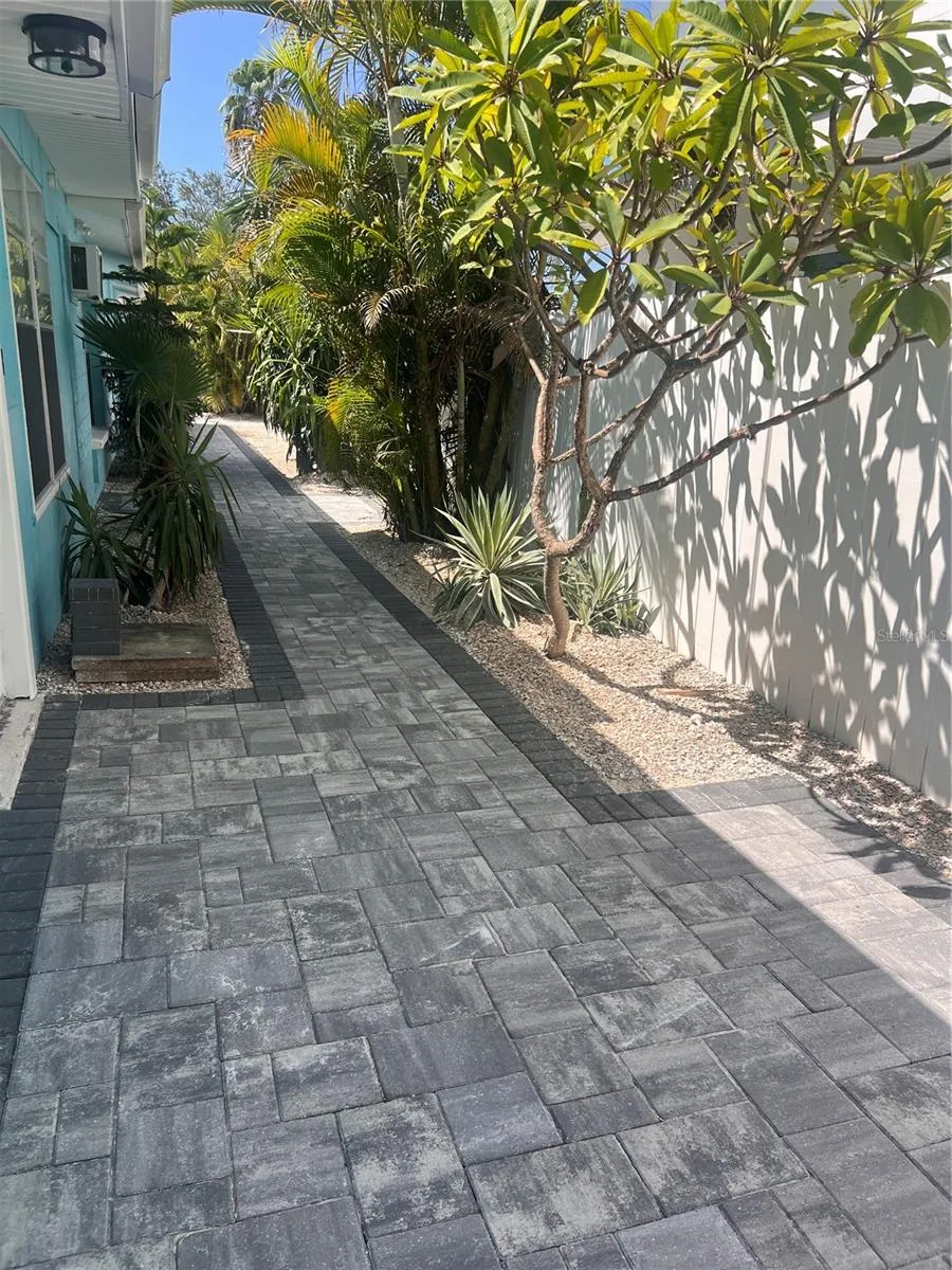40 82ND AVENUE #Unit 3 St Petersburg, FL 33706