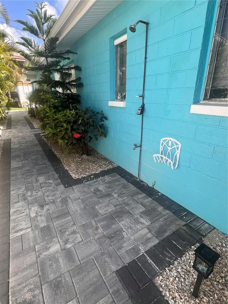 40 82ND AVENUE #Unit 3 St Petersburg, FL 33706