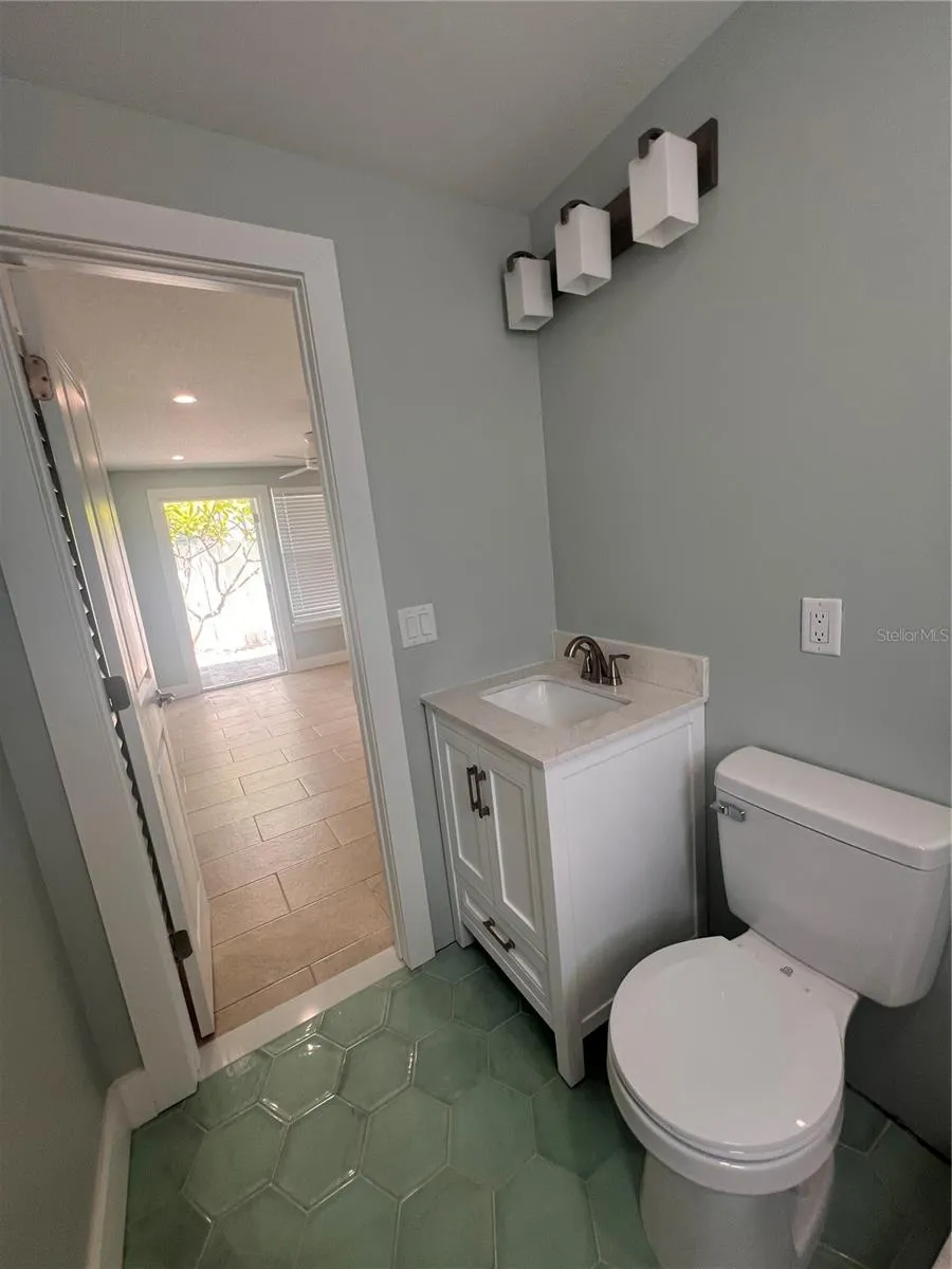 40 82ND AVENUE #Unit 3 St Petersburg, FL 33706