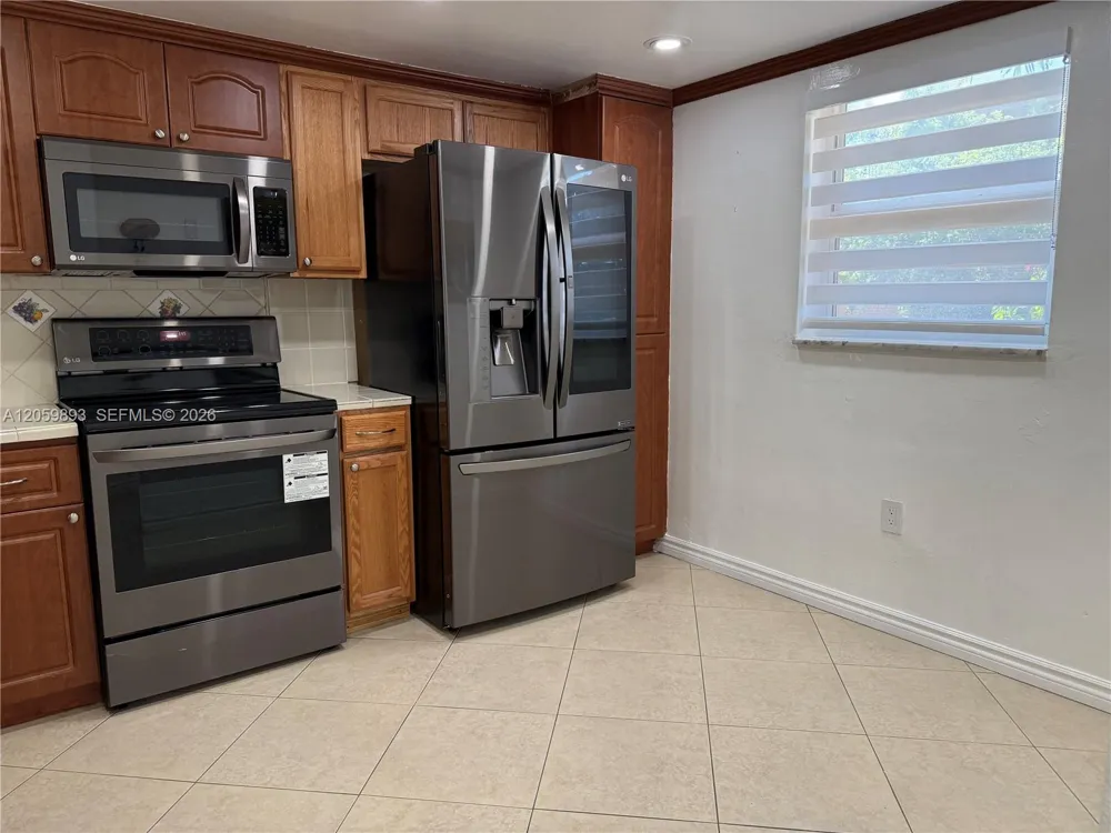 1100 W 35th St #8 Hialeah, FL 33012