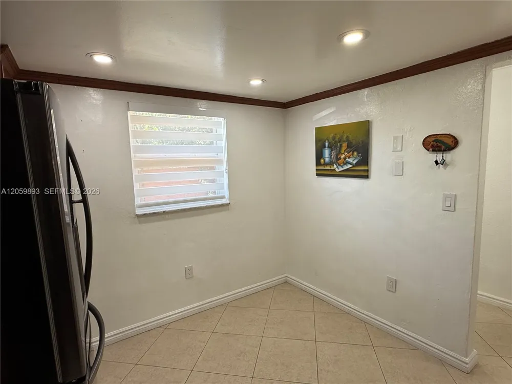 1100 W 35th St #8 Hialeah, FL 33012
