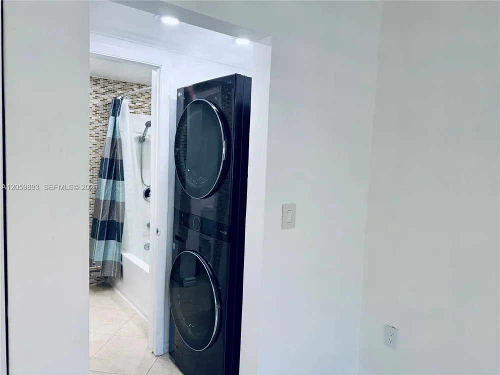 1100 W 35th St #8 Hialeah, FL 33012