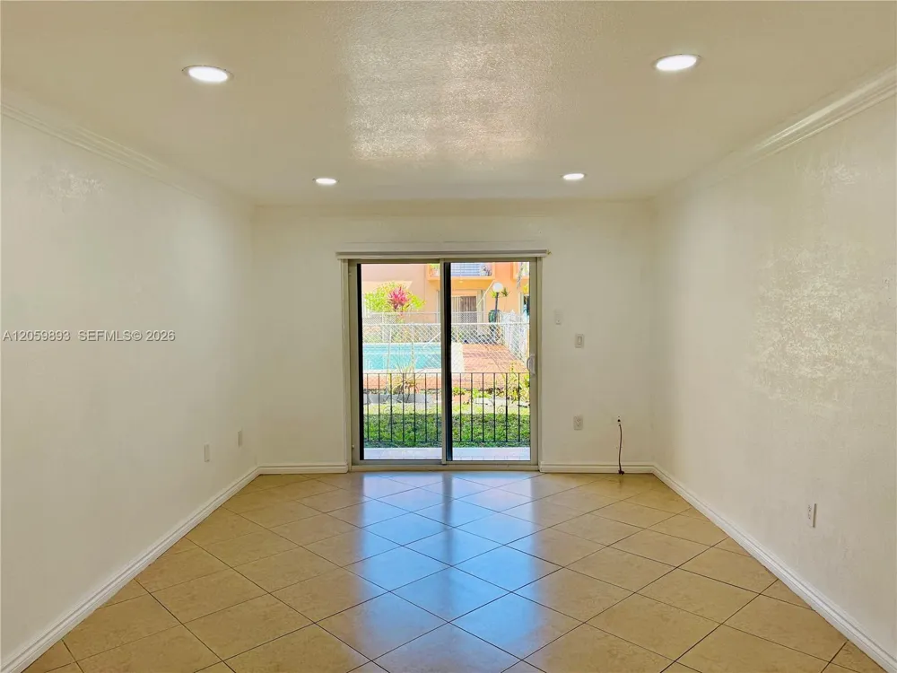 1100 W 35th St #8 Hialeah, FL 33012