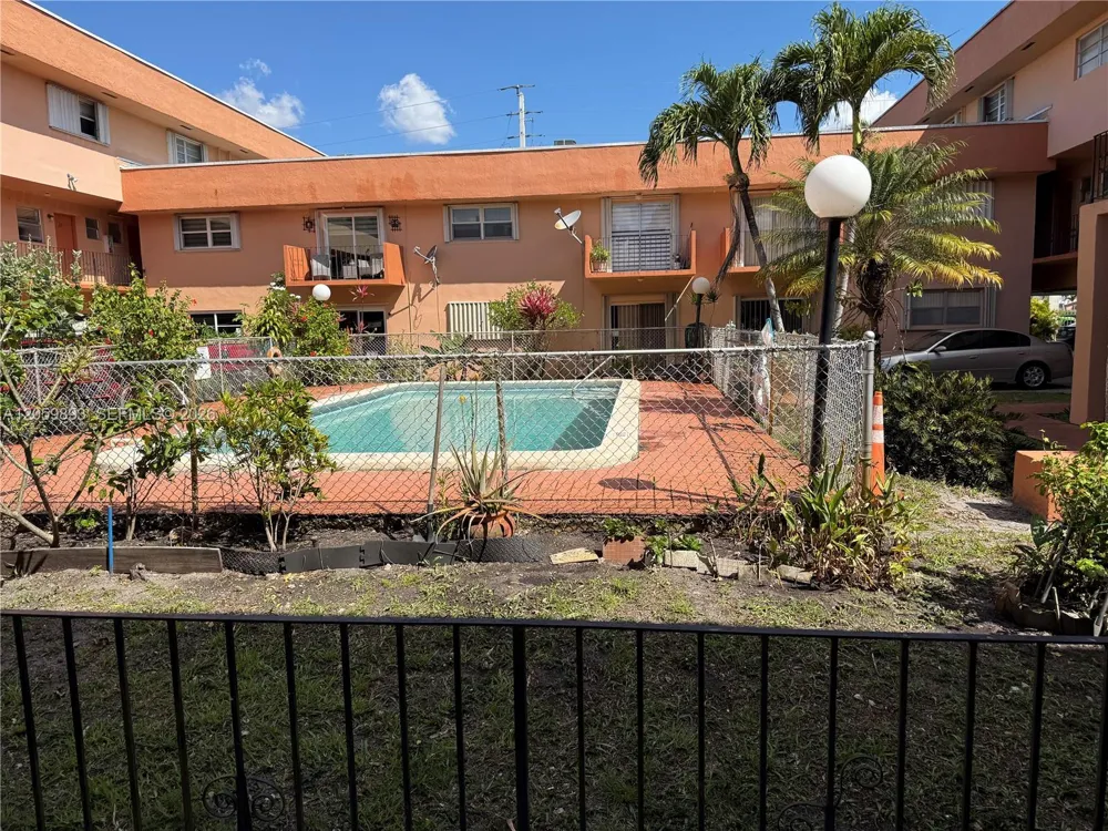 1100 W 35th St #8 Hialeah, FL 33012