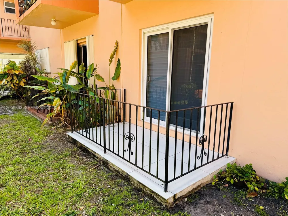 1100 W 35th St #8 Hialeah, FL 33012