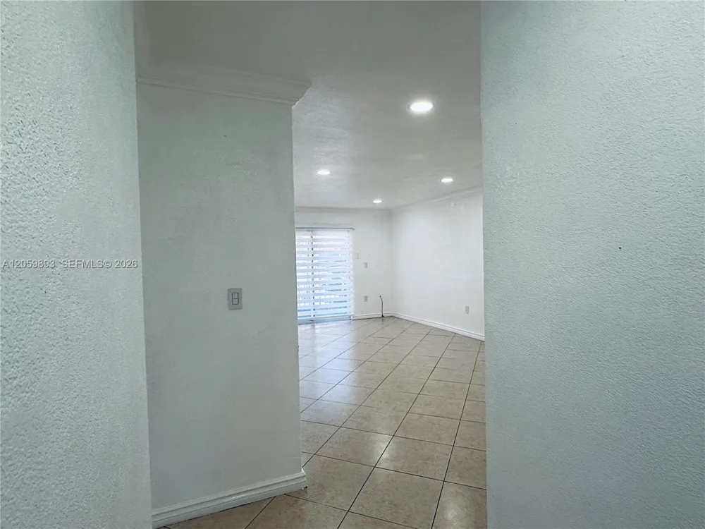 1100 W 35th St #8 Hialeah, FL 33012