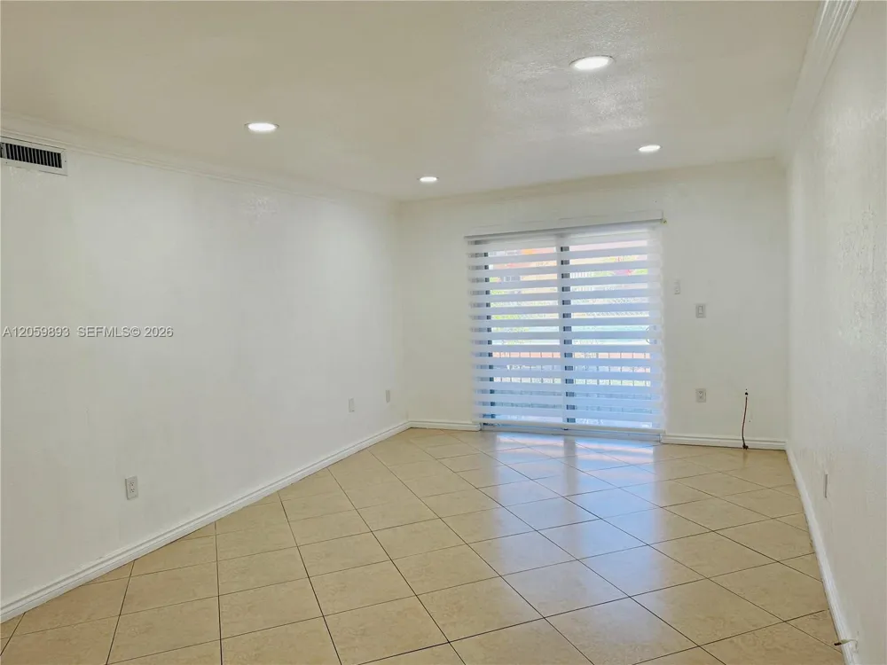 1100 W 35th St #8 Hialeah, FL 33012