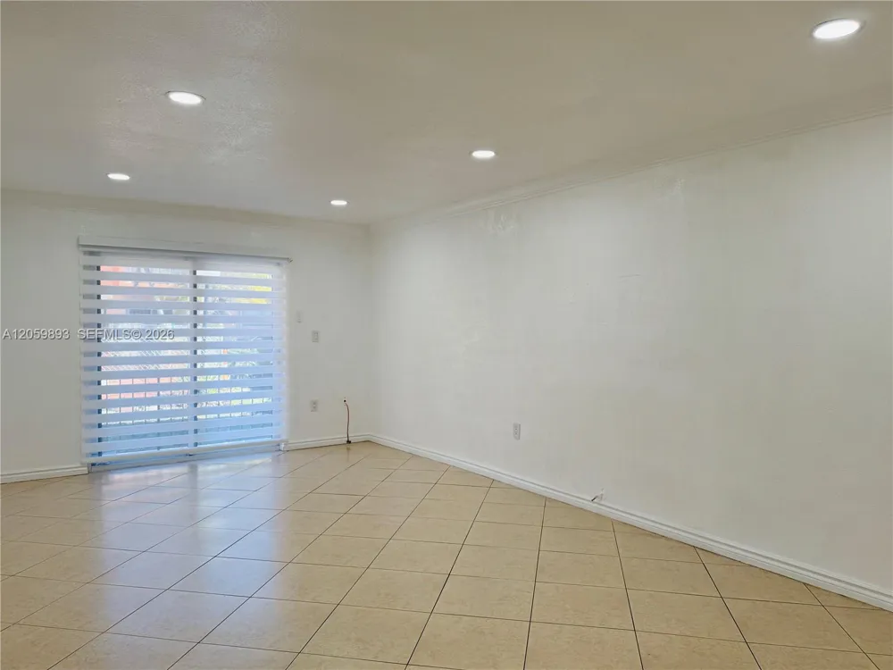 1100 W 35th St #8 Hialeah, FL 33012