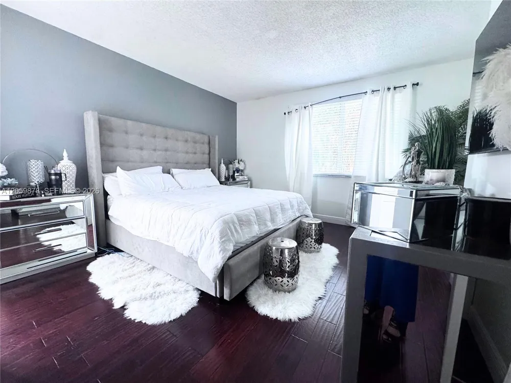 1543 Barcelona Way #5-30 Weston, FL 33327