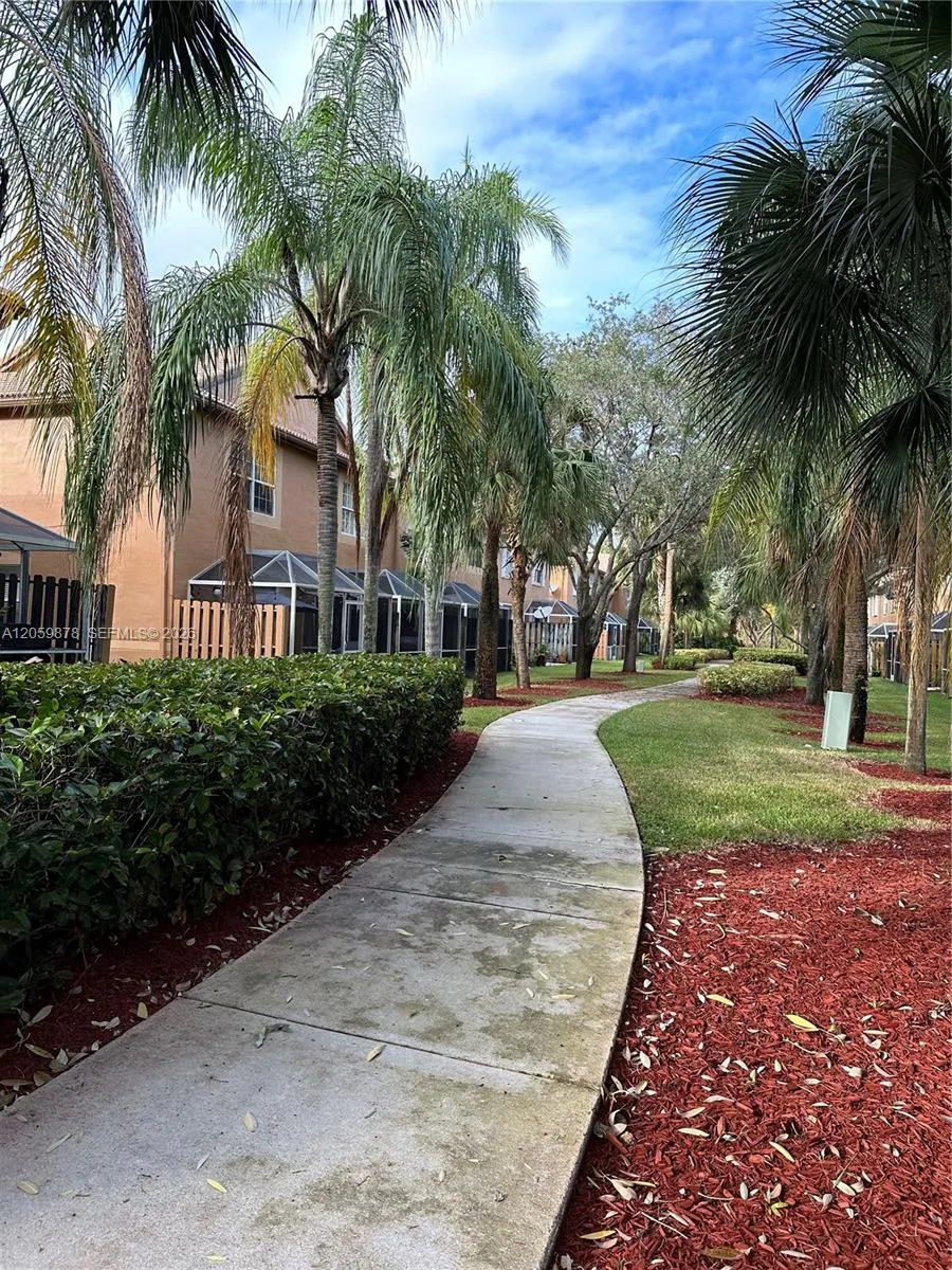 1543 Barcelona Way #5-30 Weston, FL 33327