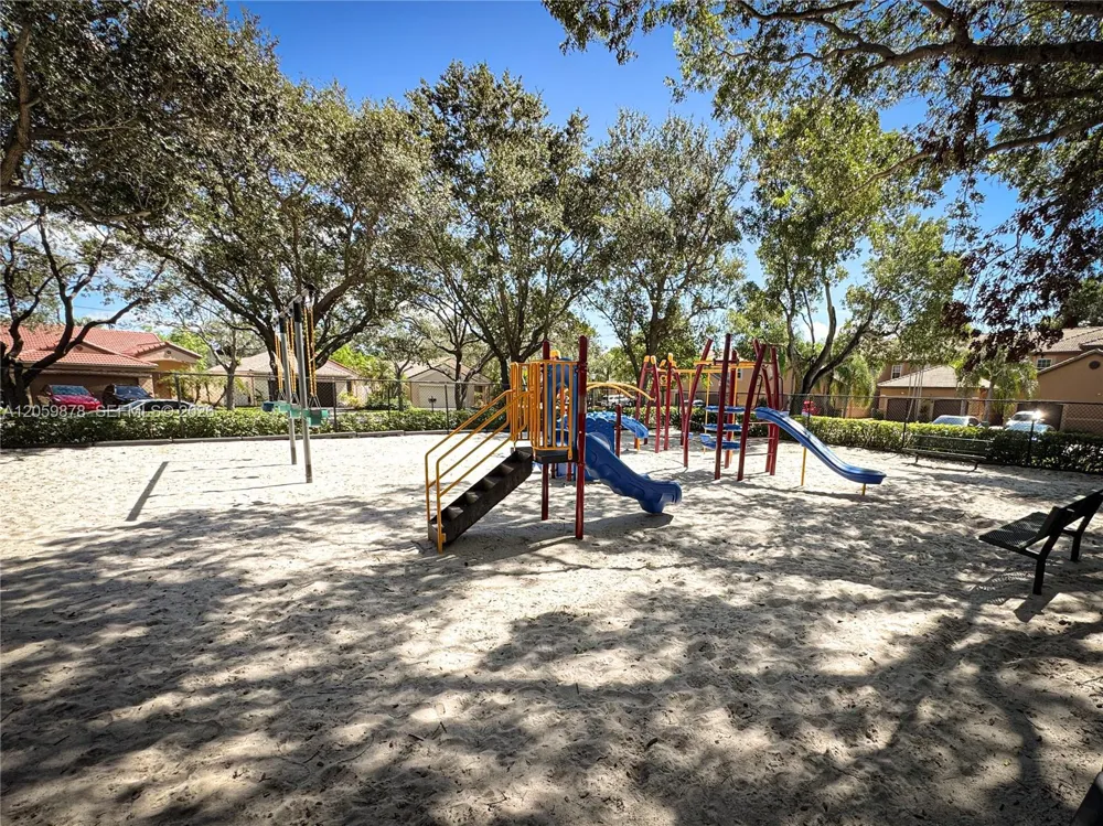1543 Barcelona Way #5-30 Weston, FL 33327