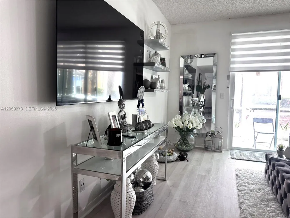1543 Barcelona Way #5-30 Weston, FL 33327