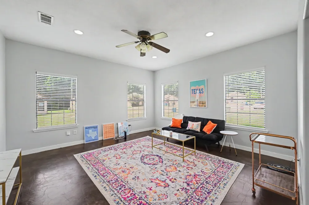 3122 Molly Drive Huntsville, TX 77340