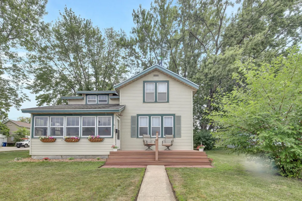 303 Lakeshore Drive Lake City, MN 55041
