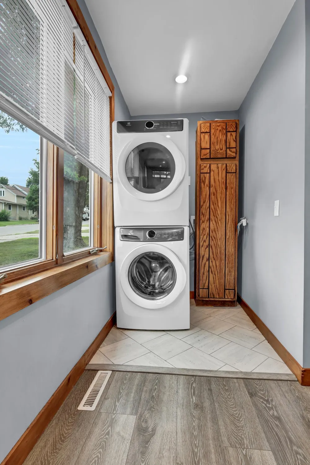 303 Lakeshore Drive Lake City, MN 55041