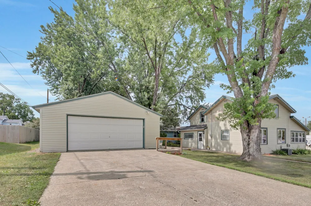 303 Lakeshore Drive Lake City, MN 55041