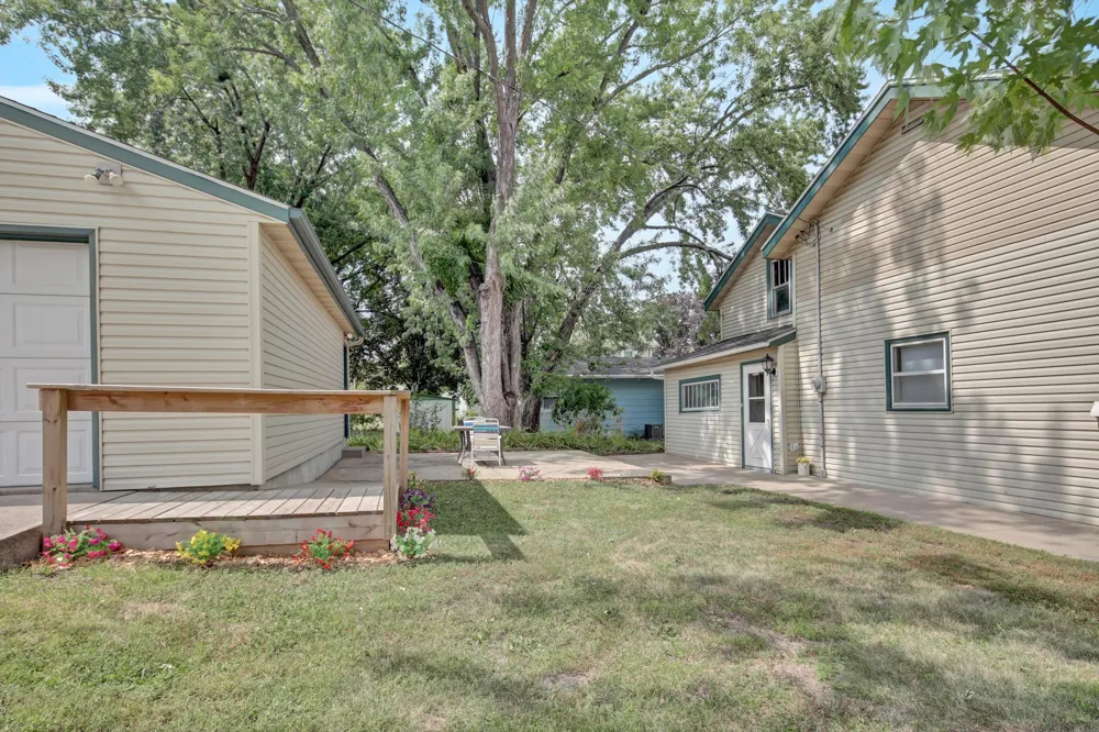 303 Lakeshore Drive Lake City, MN 55041