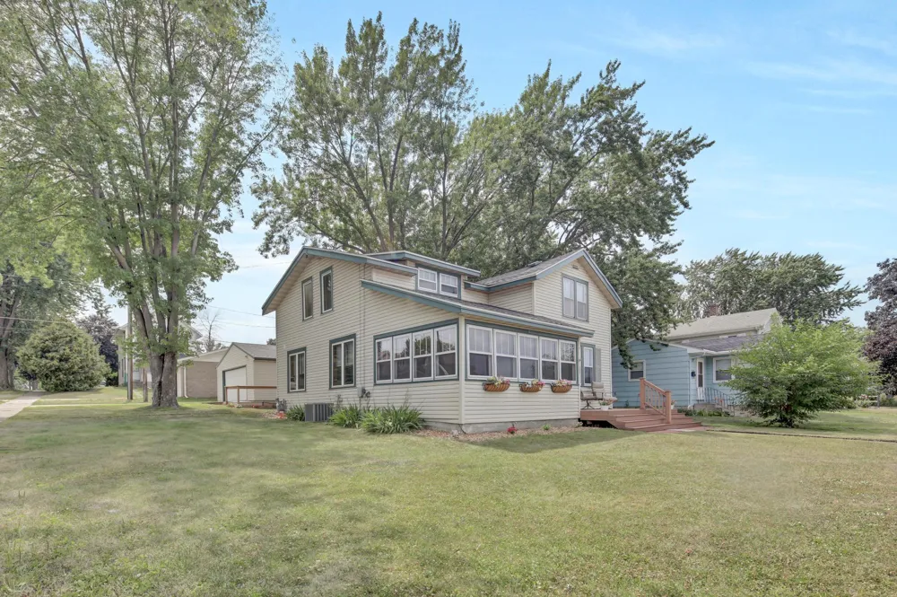 303 Lakeshore Drive Lake City, MN 55041