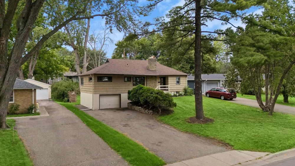 2417 Parkview Boulevard Golden Valley, MN 55422