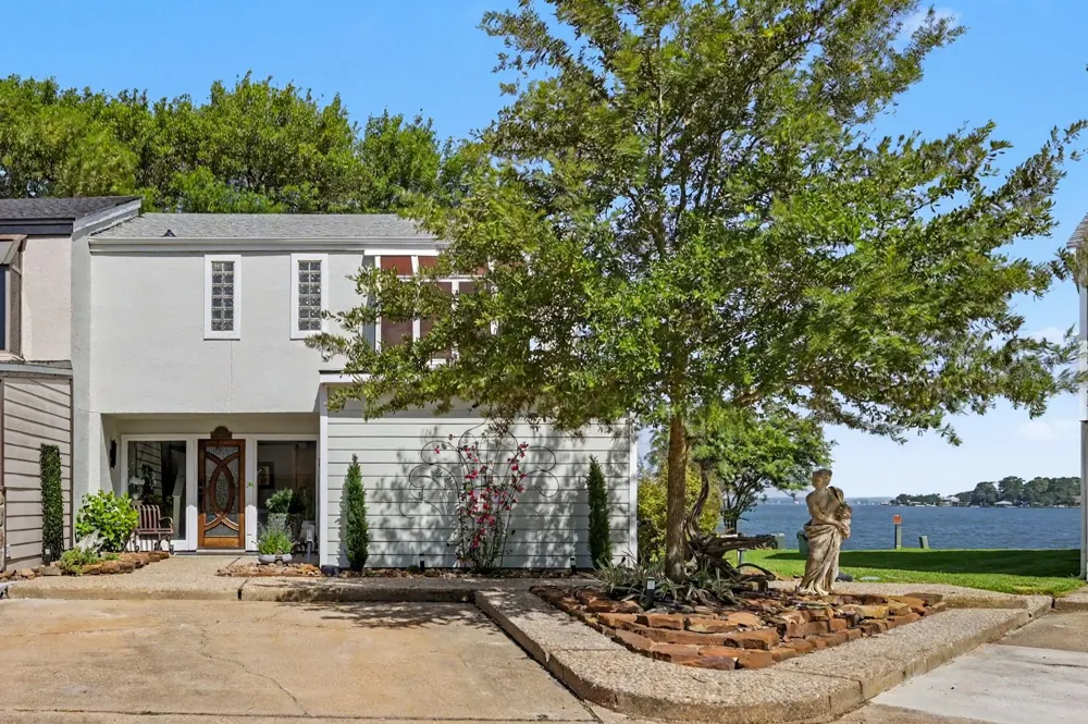 1422 Bowsprit Point Willis, TX 77318