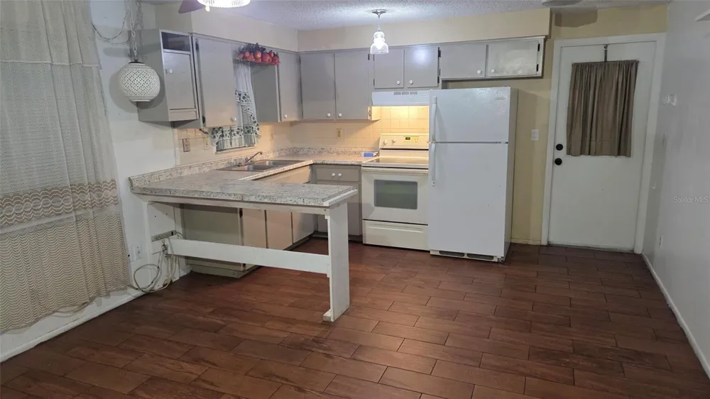 6141 10TH STREET Zephyrhills, FL 33542