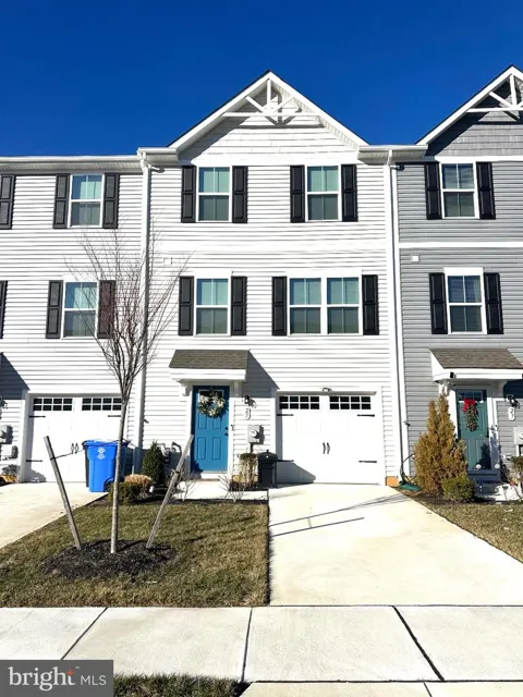 25 F FLOYD AVENUE
