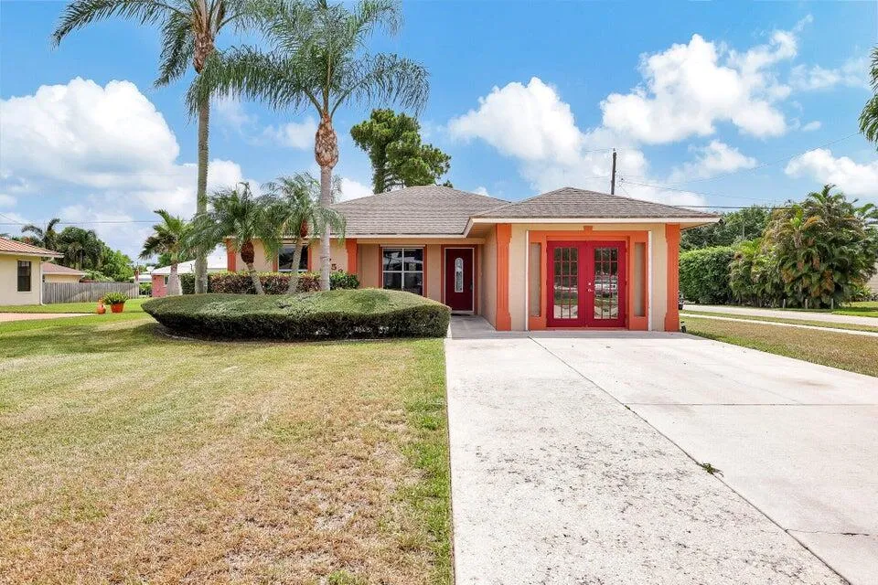 5753 SE MERCEDES AVENUE Stuart, FL 34997