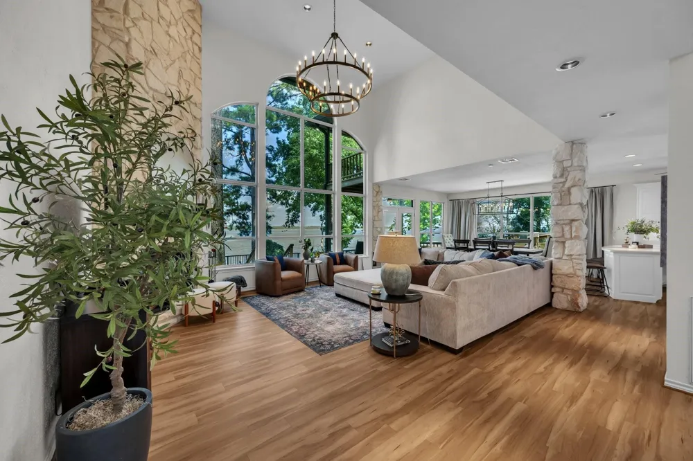 22373 La Jolla Court Huntsville, TX 77320