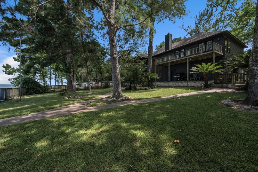 22373 La Jolla Court Huntsville, TX 77320