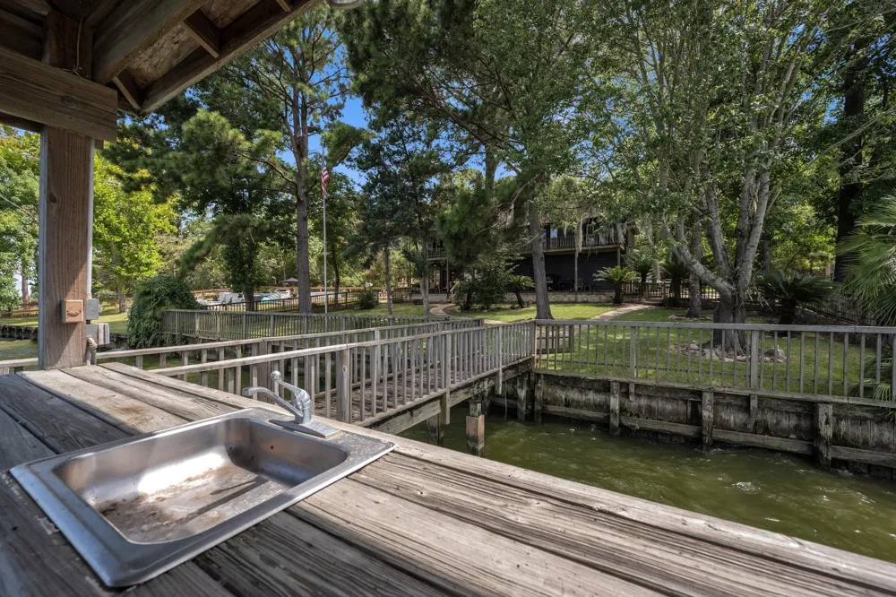 22373 La Jolla Court Huntsville, TX 77320