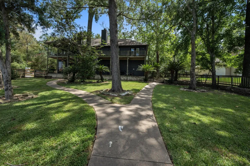 22373 La Jolla Court Huntsville, TX 77320